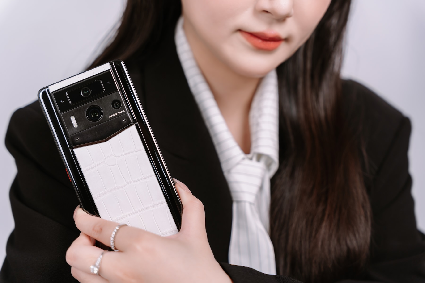 Điện thoại cho doanh nhân thời đại tài sản số: Không app rác, không lo lộ dữ liệu
