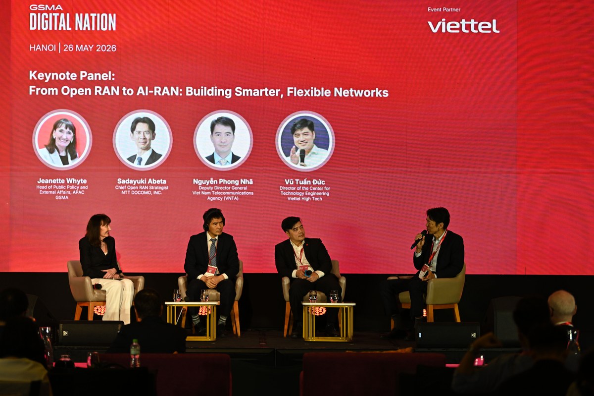 Phiên thảo luận giữa các lãnh đạo ngành tại Digital Summit Hanoi 2026