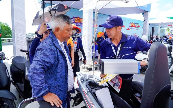 VinFast Flazz Max và Evo Lite hút hàng trăm khách An Giang trong 3 ngày hội