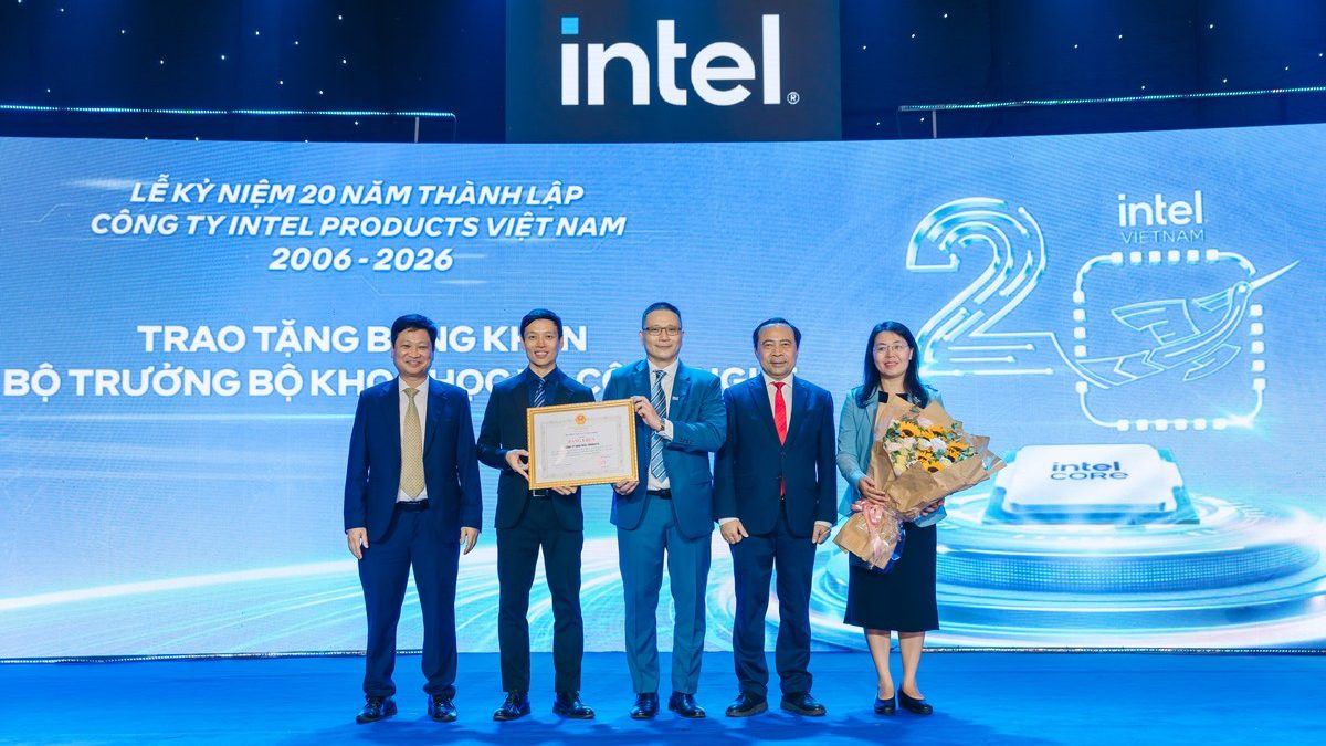 Intel Products Việt Nam nhận bằng khen từ Bộ Khoa học và Công nghệ nhân dịp kỷ niệm 20 năm