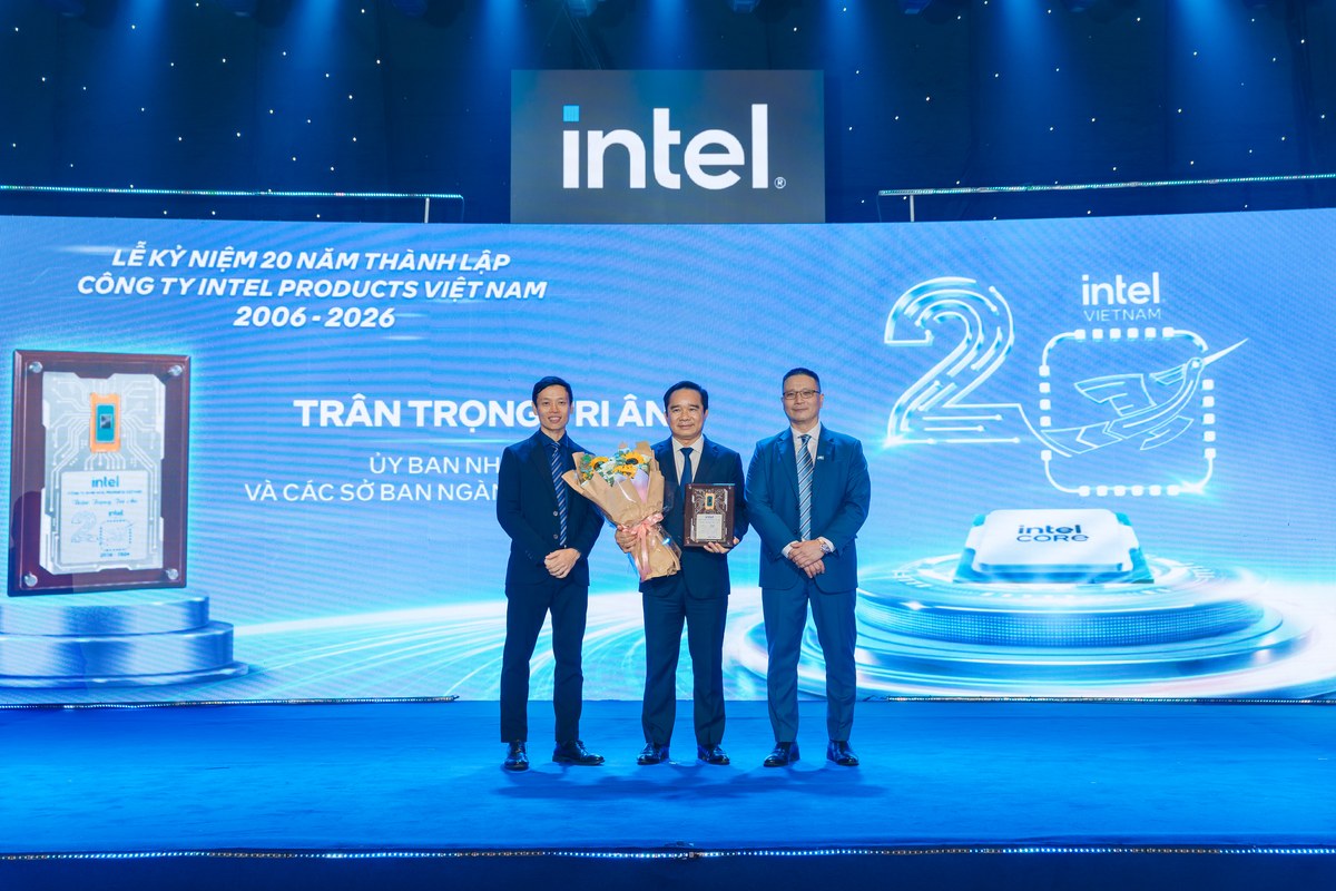 Đại diện Intel Việt Nam tại lễ kỷ niệm hành trình hai thập kỷ hợp tác và phát triển