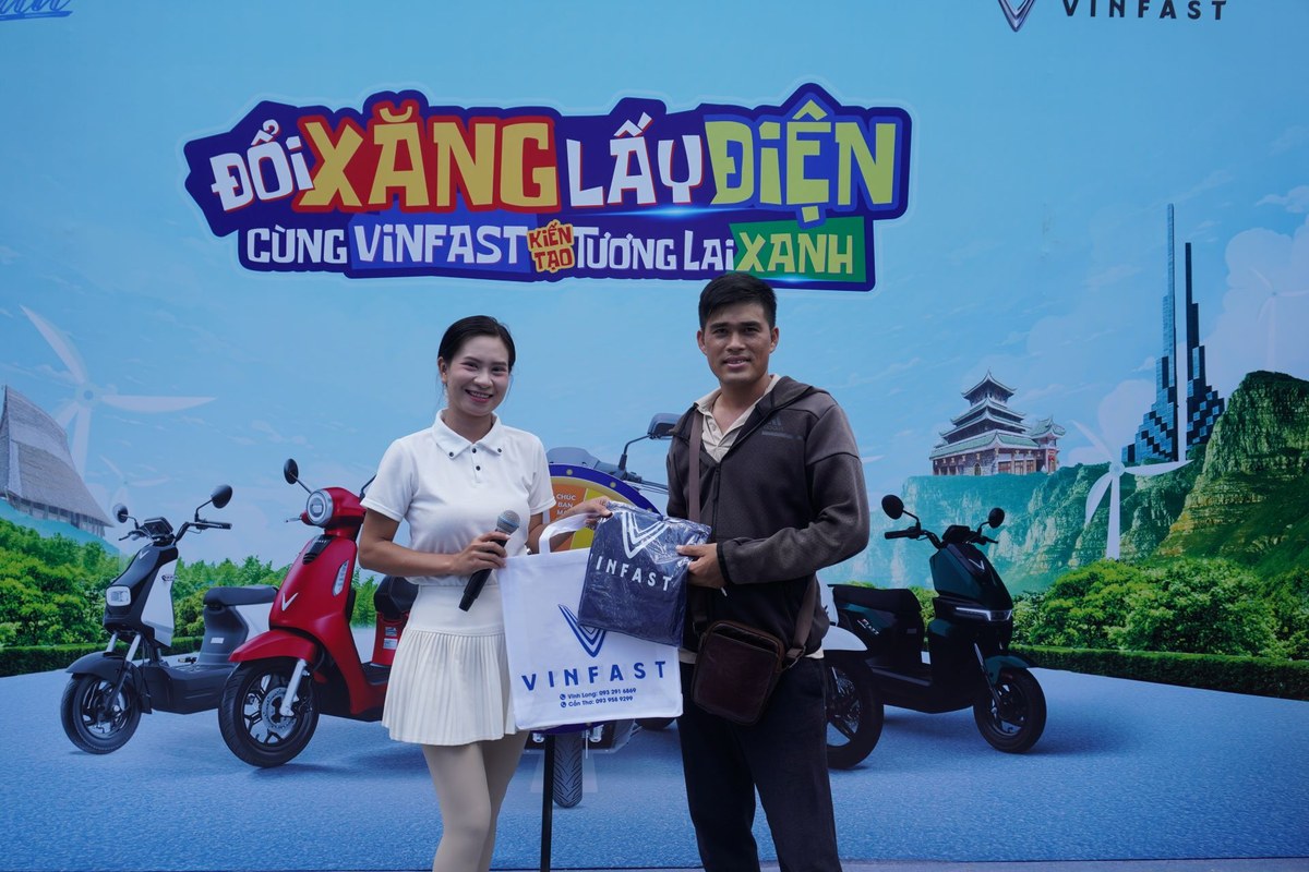 Khách vĩnh long mua VinFast amio 10 phút giá 11 triệu đồng
