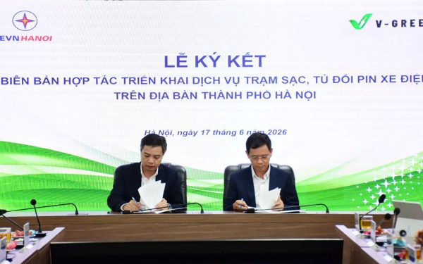 V-Green hợp tác EVNHANOI triển khai 10.000 tủ đổi pin VinFast tại Hà Nội