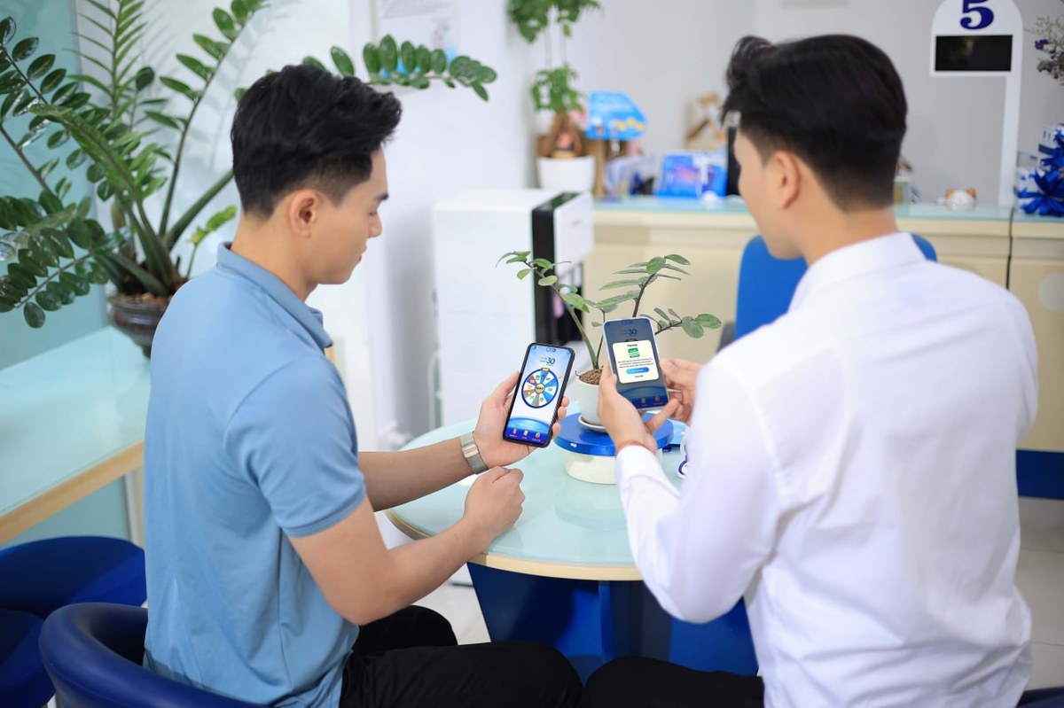 Khách hàng hào hứng với chương trình Vòng quay tri ân 30 năm trên ứng dụng My VNPT