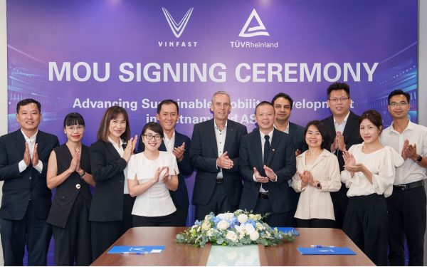 Vingroup tăng tốc bằng công nghệ: Doanh thu vượt 222.000 tỷ đồng, VinFast giữ ngôi số 1 xe điện