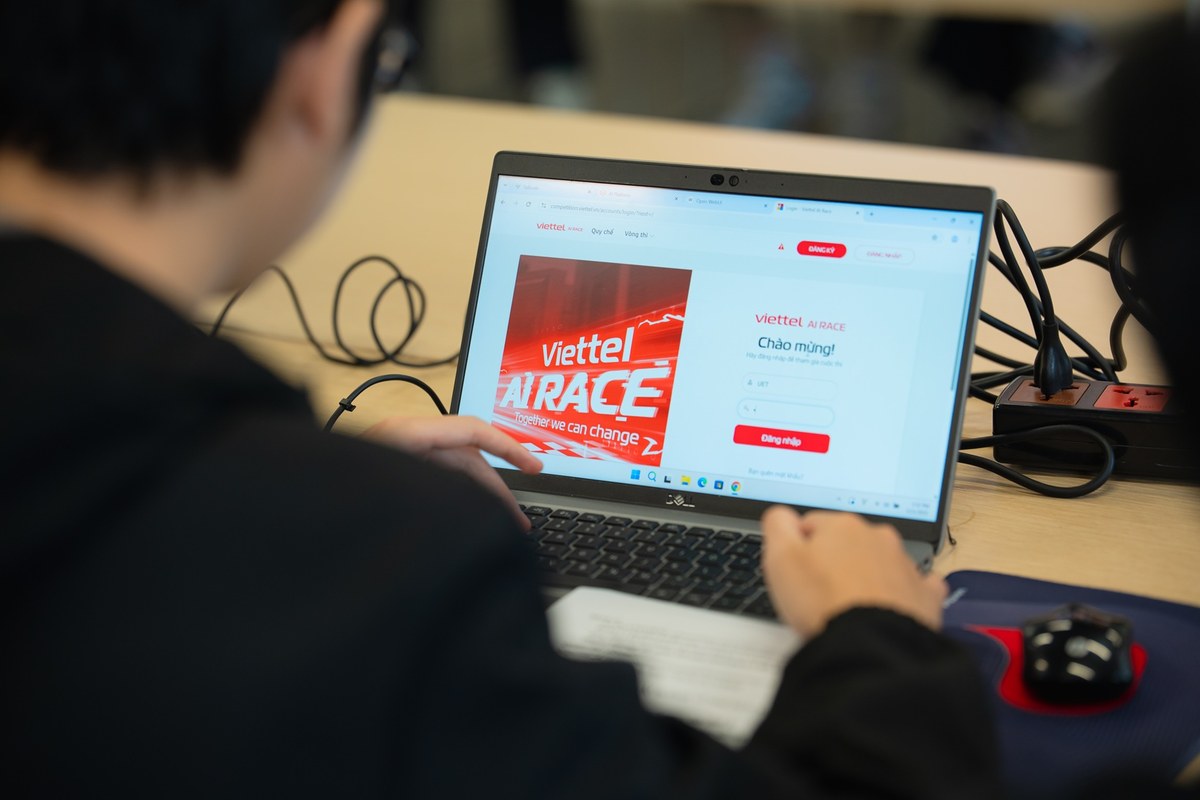 Thí sinh tham gia Viettel AI Race 2026 trải nghiệm nền tảng dữ liệu thực tế