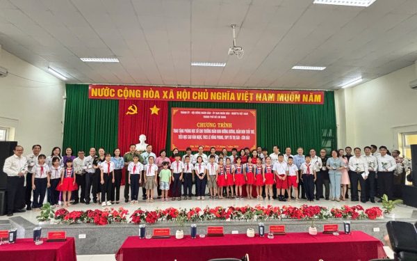 VNPT trao 5 Phòng học số cho học sinh Côn Đảo