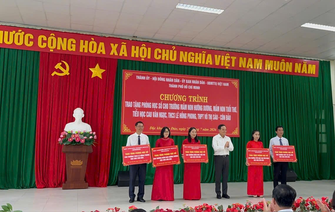VNPT trao tặng phòng học số, góp phần thúc đẩy chuyển đổi số giáo dục tại Côn Đảo