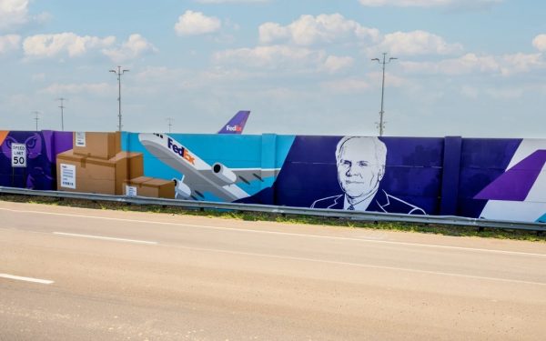FedEx đổi tên sân bay Memphis để vinh danh nhà sáng lập