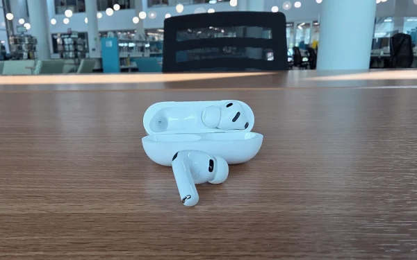 Apple thử nghiệm AirPods tích hợp camera, dự kiến ra mắt 2026