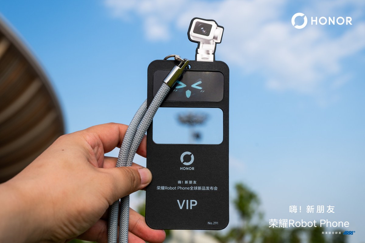 HONOR giới thiệu Robot Phone với camera gimbal tự chuyển động bằng AI
