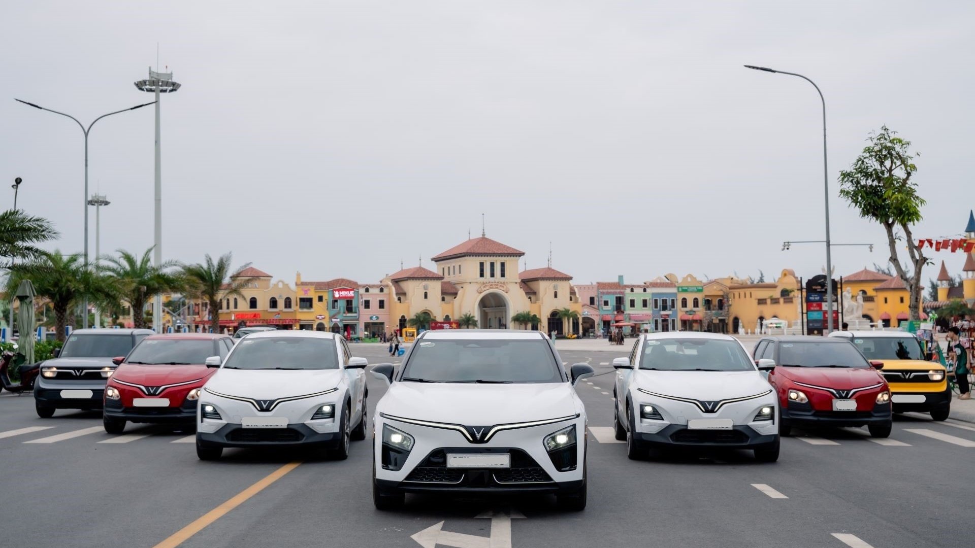 Dàn ô tô điện VinFast được sử dụng trong nội dung chương trình “Vì tương lai xanh” lần 2. Ảnh: Vingroup