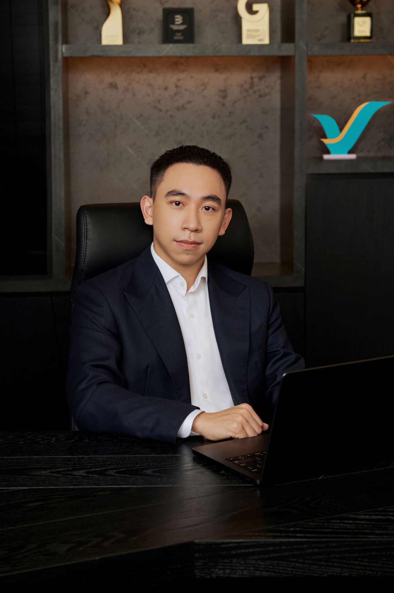Ông Phạm Nhật Minh Hoàng tại bàn làm việc của Green SM. Ảnh: GSM