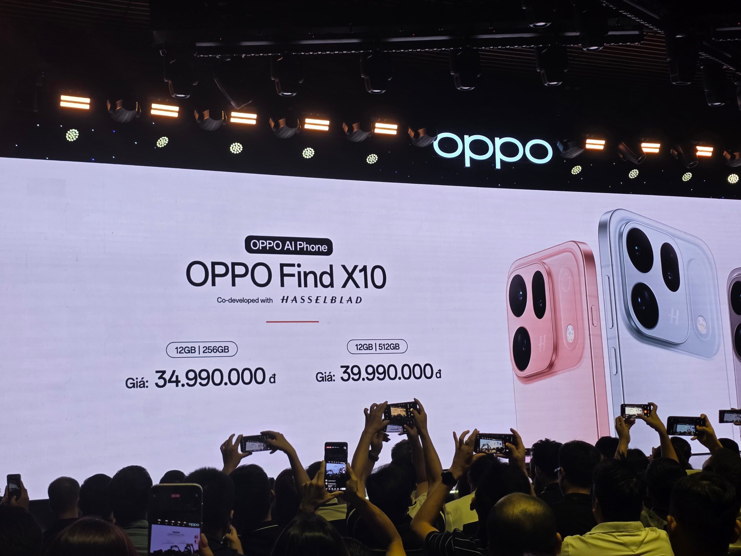 Slide giá OPPO Find X10 tại lễ ra mắt ở TP.HCM