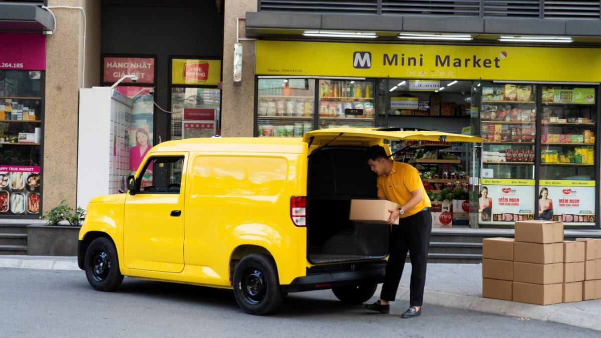 Đầu tư nhẹ, sinh lời dài lâu từ xe điện: Lối đi thông minh của dân vận tải thời bão giá