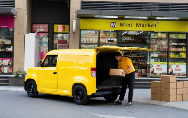 Đầu tư nhẹ, sinh lời dài lâu từ xe điện: Lối đi thông minh của dân vận tải thời bão giá