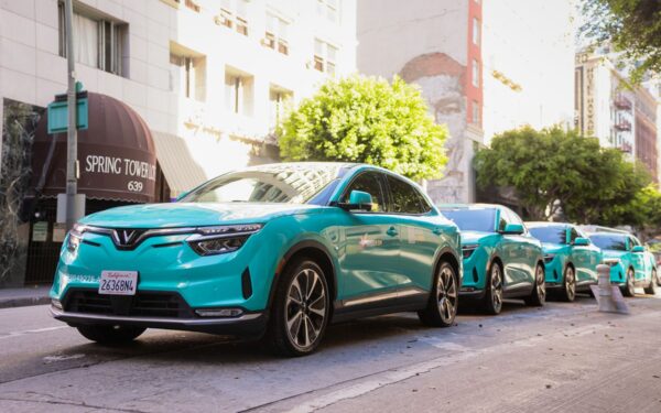 Green SM khai trương taxi thuần điện tại Los Angeles với đội xe 500 chiếc VinFast VF 8