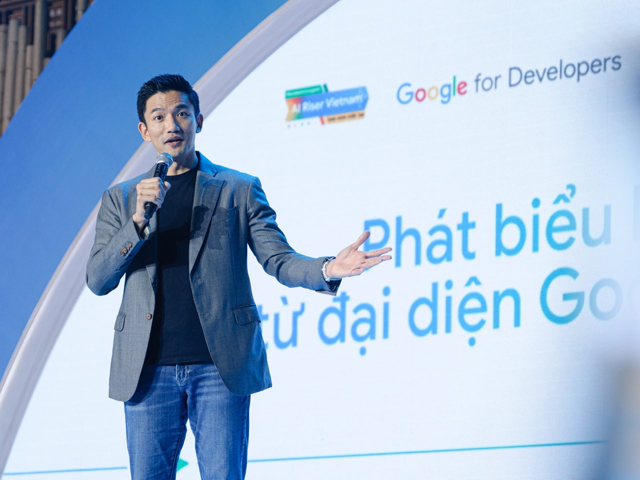 Ông Marc Woo, Tổng Giám đốc Google Việt Nam, phát biểu tại diễn đàn Chung vai vươn mình cùng Google AI trong khuôn khổ AI Riser 2026