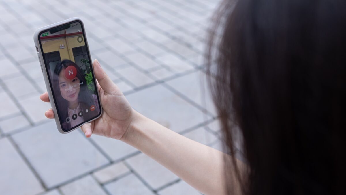 Điện thoại đang gọi video trên ứng dụng Viettel Tammi