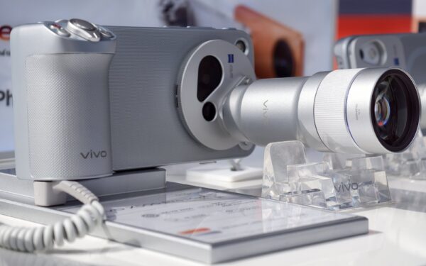 vivo X500 Series ra mắt trải nghiệm tại concert Anh Trai Vượt Ngàn Chông Gai 2026 với camera tele ZEISS 200MP